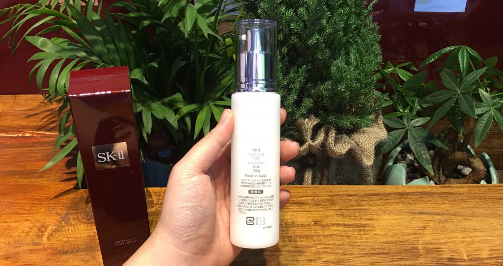lift1 1 1024x543 - Sữa Dưỡng Nâng Cơ Se Khít Lỗ Chân Lông SK-II Facial Lift Emulsion 100g