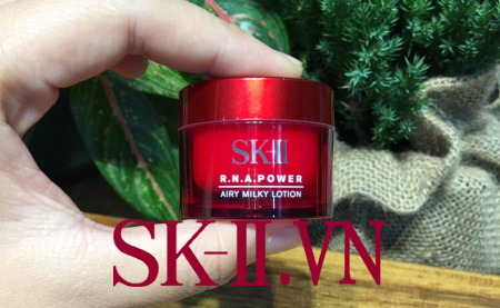 Kem chống lão hóa cho da dầu SK-II RNA Power Airy Milky Lotion 15g milky15 2 e1610885430427 1024x632 - Kem chống lão hóa cho da dầu SK-II RNA Power Airy Milky Lotion 15g
